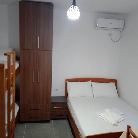 Villa Besnik, Rooms For Rent Vlorë Exteriér fotografie