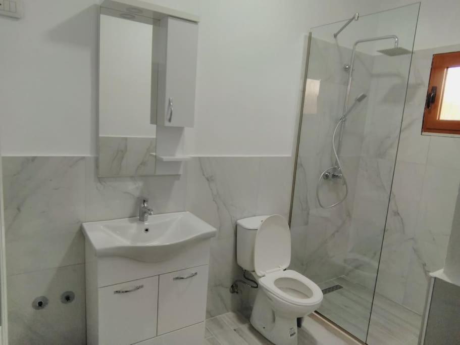 Villa Besnik, Rooms For Rent Vlorë Exteriér fotografie