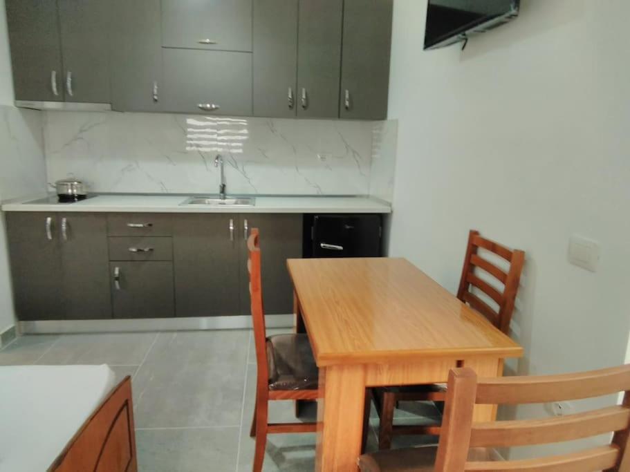 Villa Besnik, Rooms For Rent Vlorë Exteriér fotografie