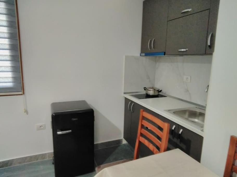 Villa Besnik, Rooms For Rent Vlorë Exteriér fotografie