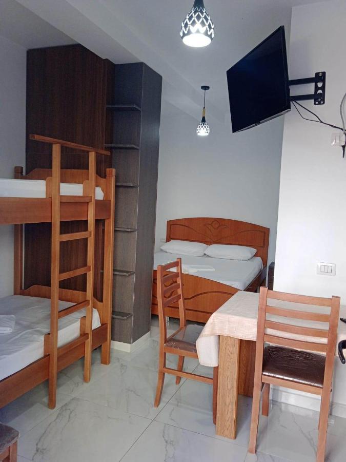 Villa Besnik, Rooms For Rent Vlorë Exteriér fotografie